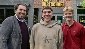 Jugenddienstbeauftragter Peter Brose, Joaquín Pérez, Benjamin Freund (von links).