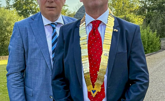 Alter und neuer Präsident beim Rotary Club Mönchengladbach: Kaspar Müller-Bringmann und Christian Löhrl.